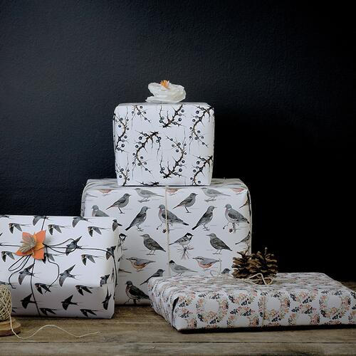 GIFTWRAPPING PAPER - Birds and berries - recycled 4 sheets