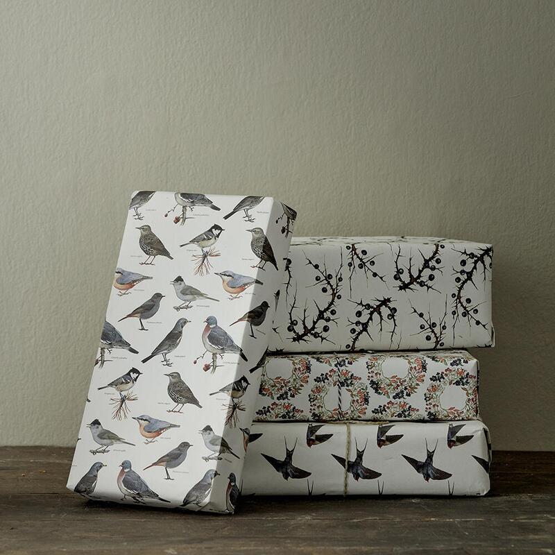 GIFTWRAPPING PAPER - Birds and berries - recycled 4 sheets