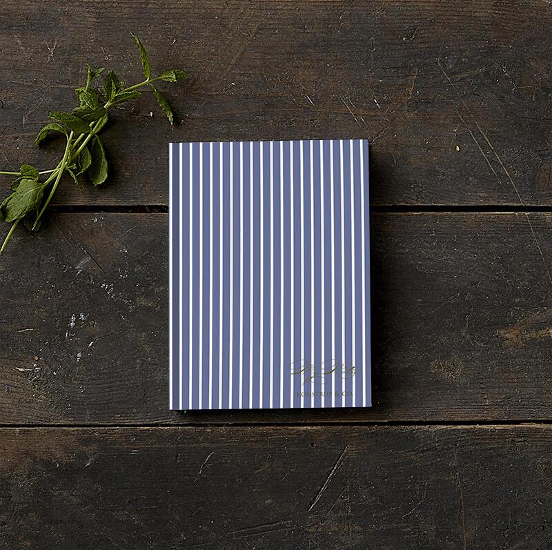 Lille blå notesbog med linjer
